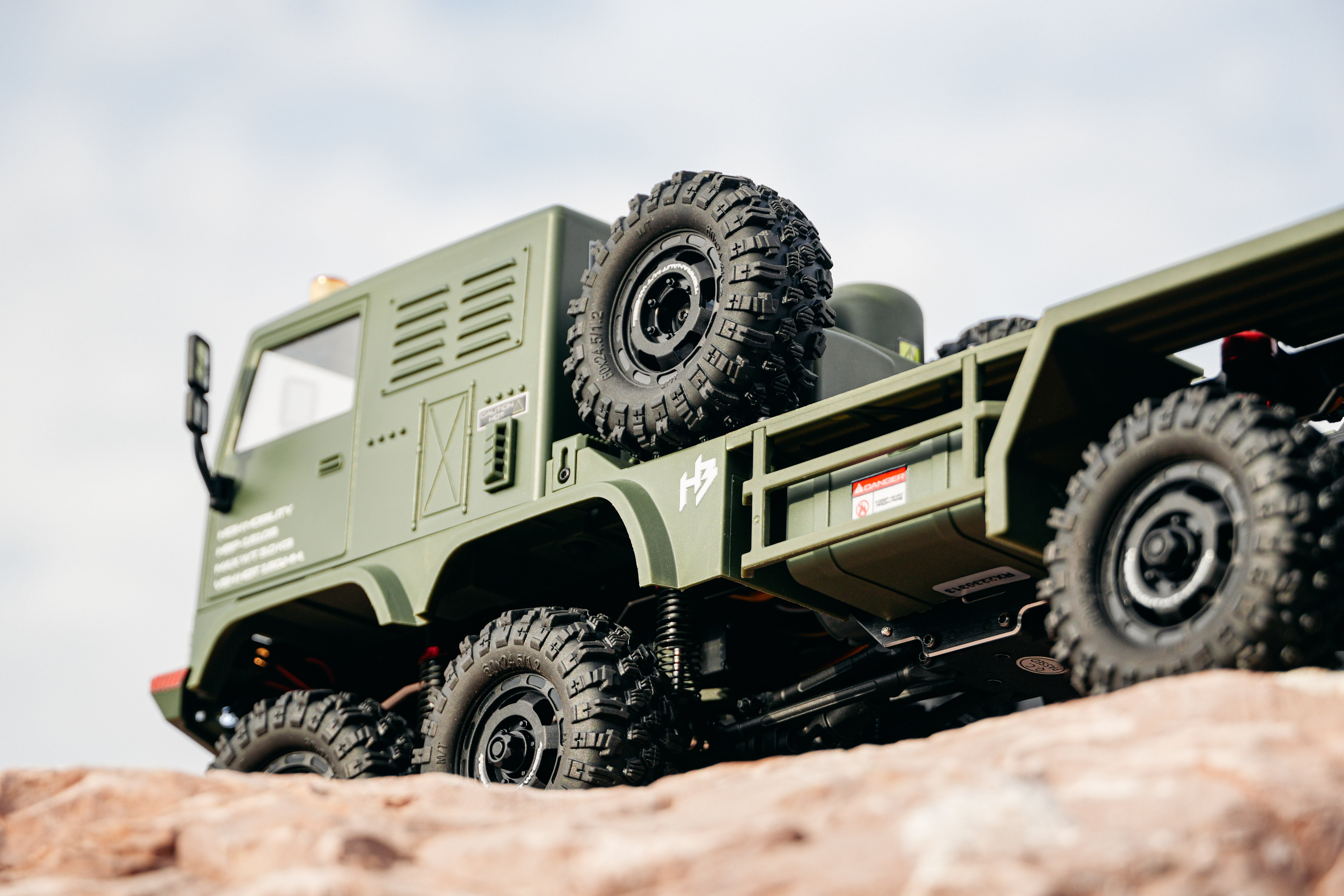 HobbyPlus CR-18P Terranaut 8X8 AWS RC Crawler